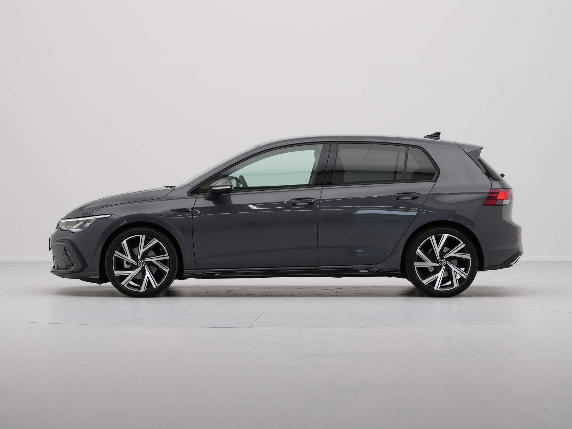 Volkswagen - Golf 1.5 eTSI 130pk DSG R-Line - 2023