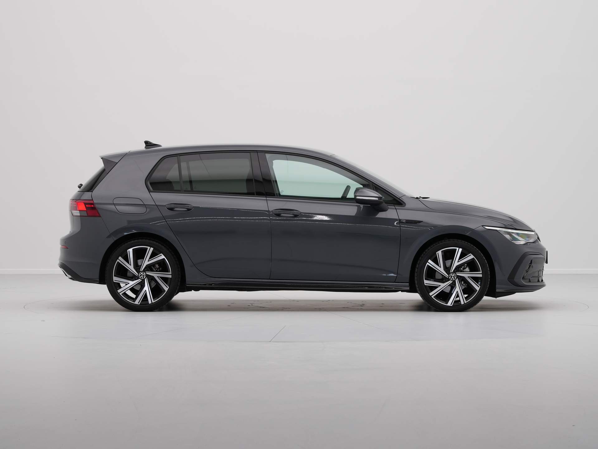 Volkswagen - Golf 1.5 eTSI 130pk DSG R-Line - 2023