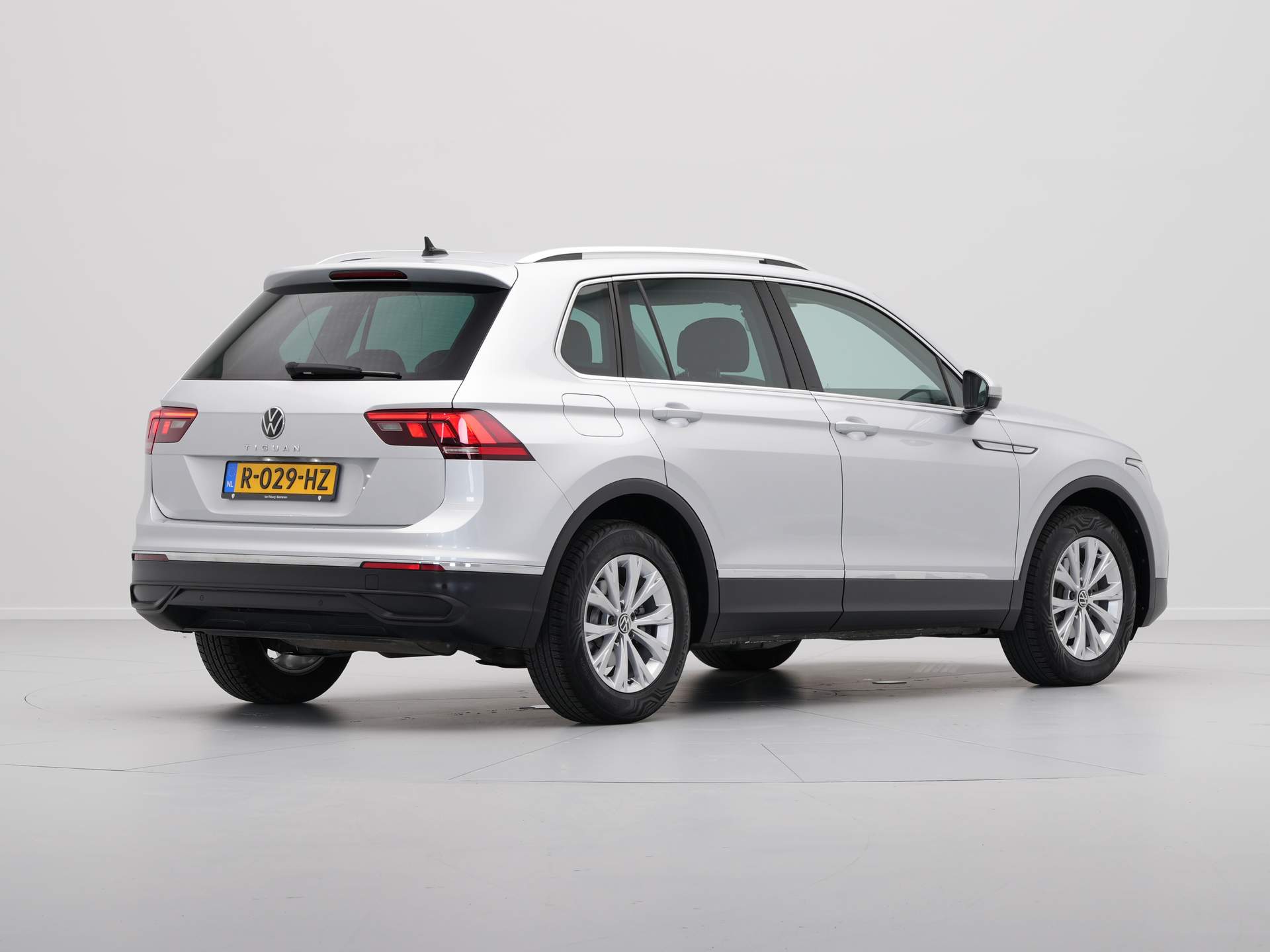 Volkswagen - Tiguan 1.5 TSI 150pk DSG Life Business - 2022