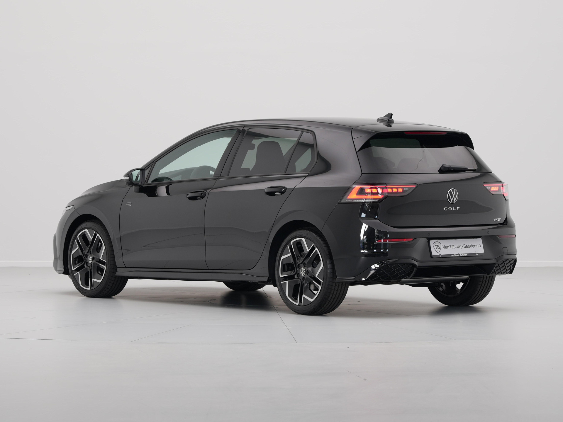 Volkswagen - Golf 1.5 eTSI 116 7DSG R-Line Edition - 2024