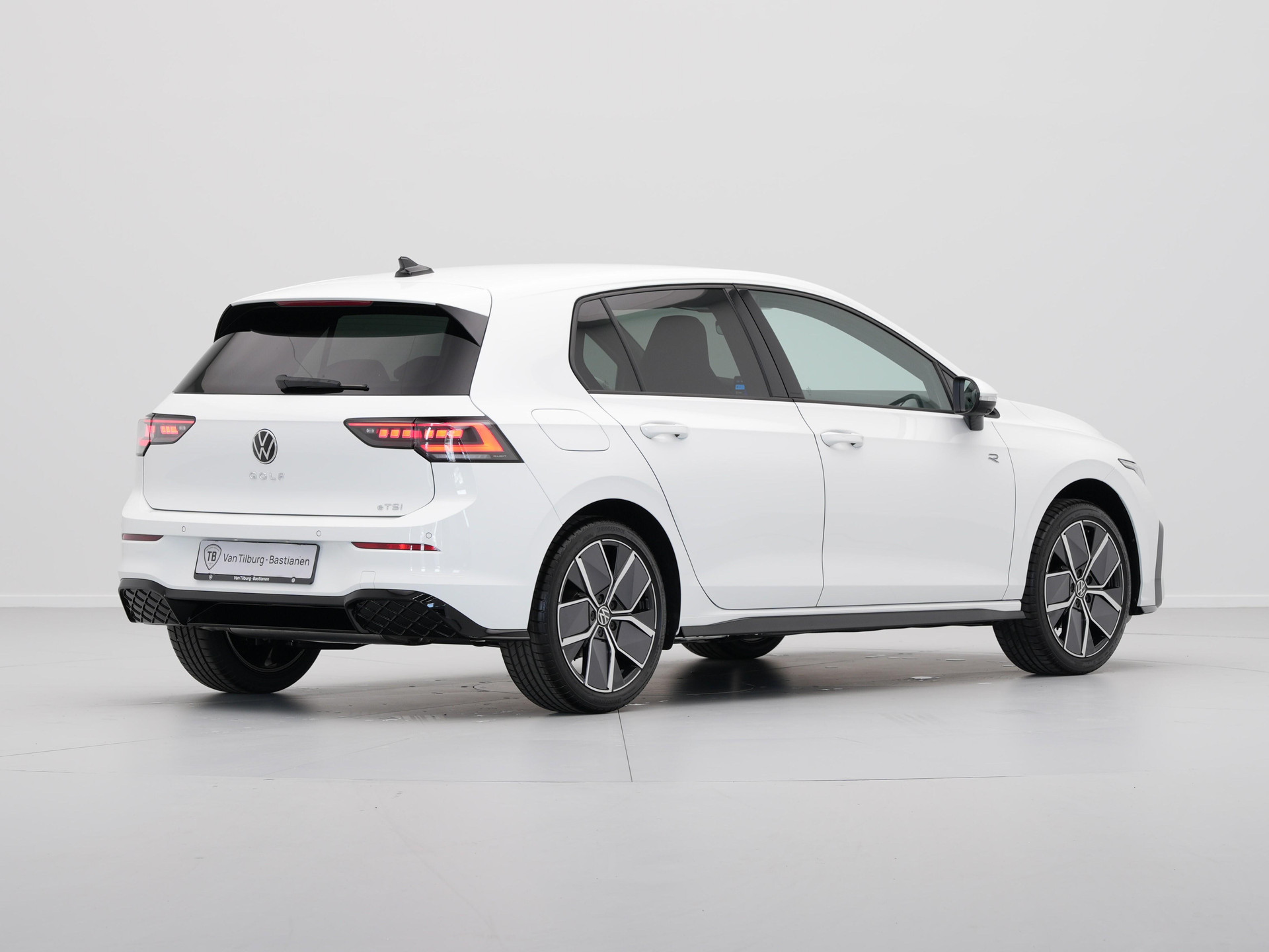 Volkswagen - Golf 1.5 eTSI 116 7DSG R-Line Edition - 2024