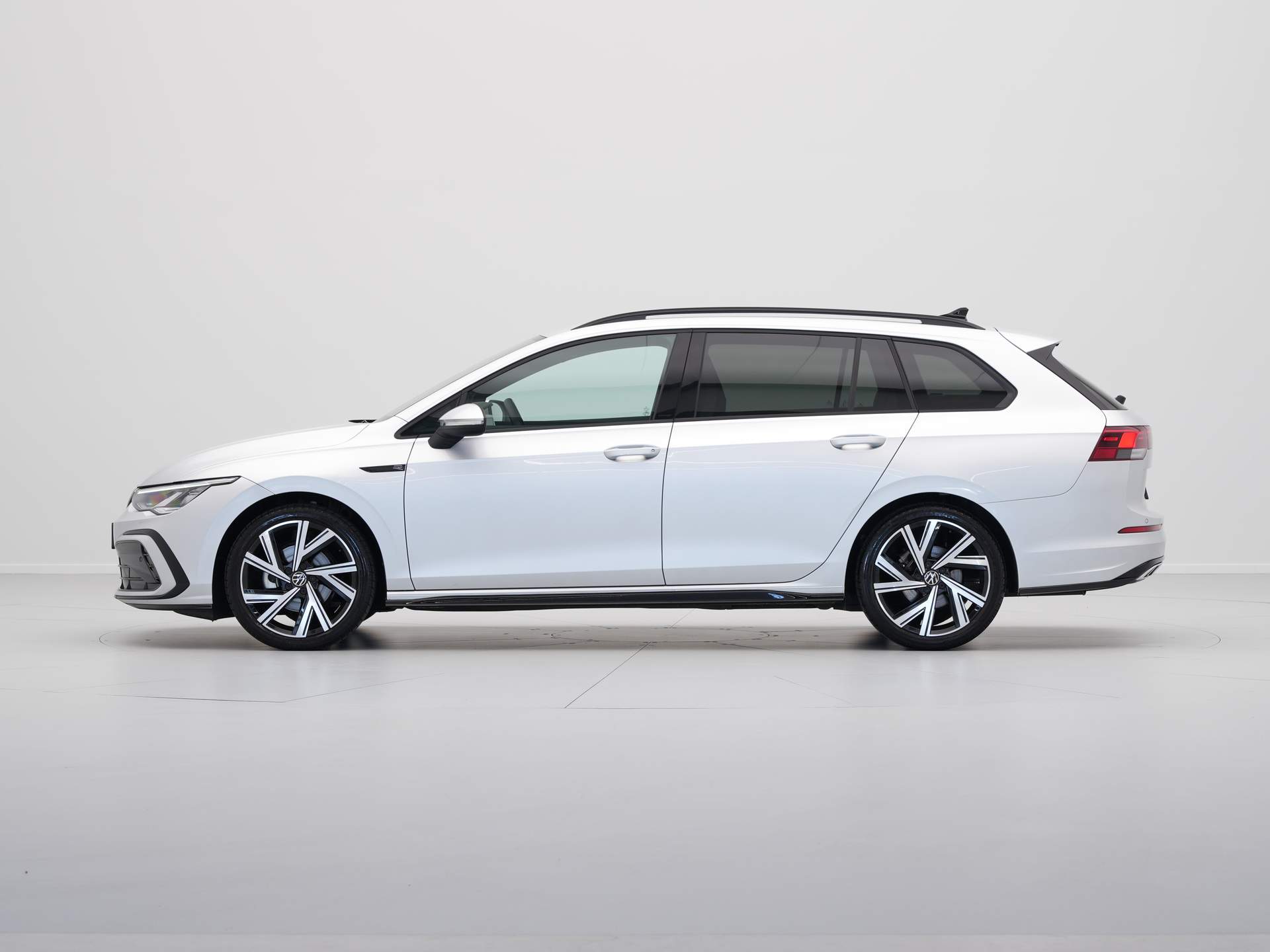 Volkswagen - GOLF Variant 1.5 eTSI 130pk DSG R-Line - 2024