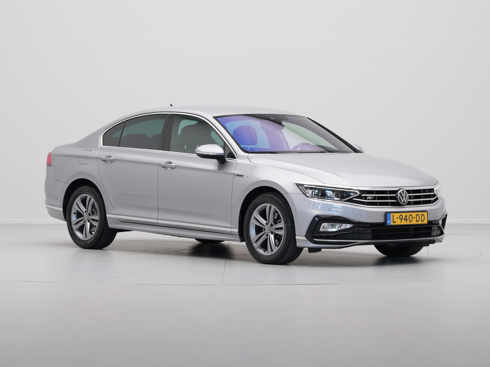 Volkswagen - Passat 1.5 TSI 150pk DSG R-Line Business + - 2021