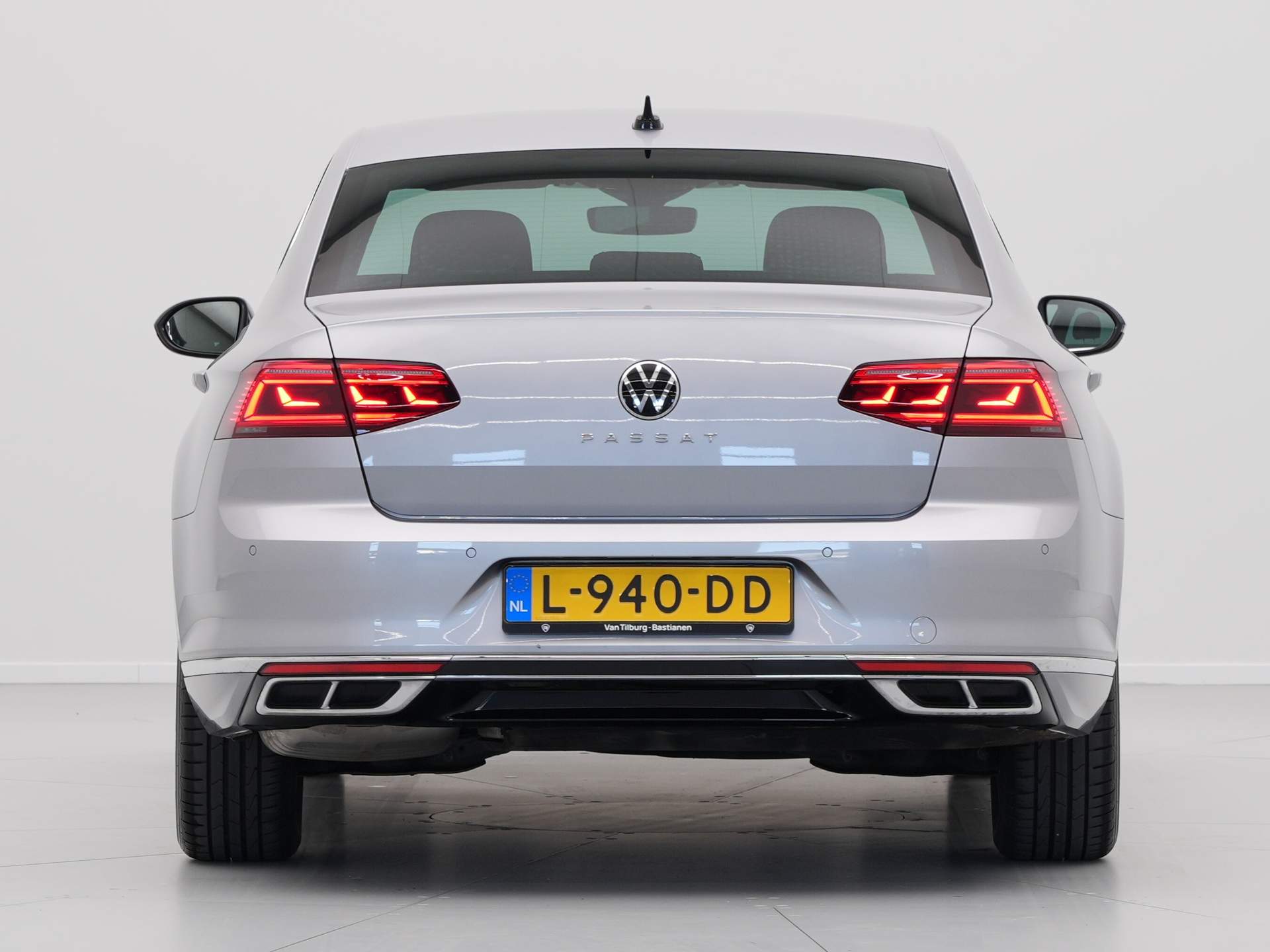 Volkswagen - Passat 1.5 TSI 150pk DSG R-Line Business + - 2021