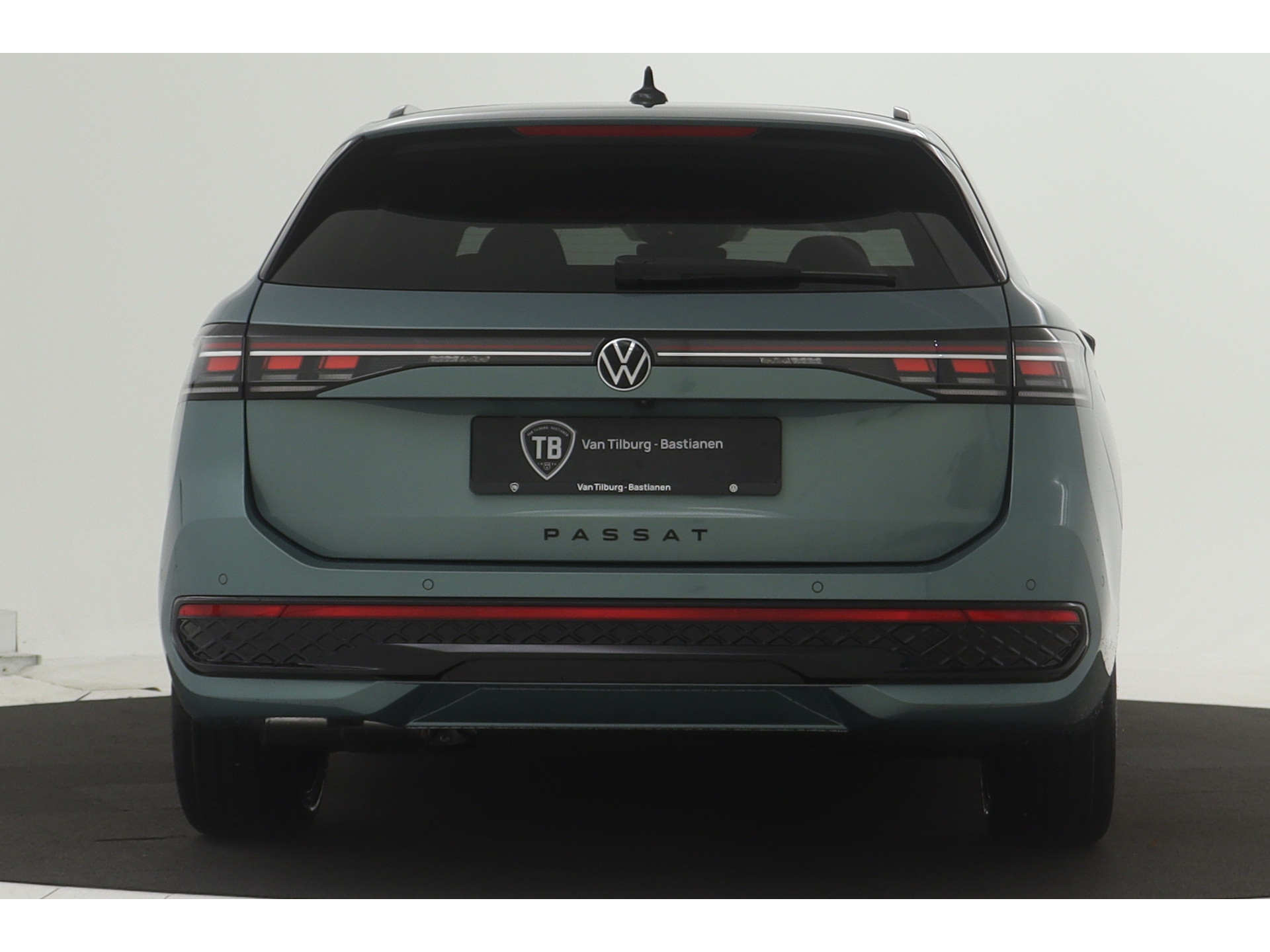 Volkswagen - Passat Variant 1.5 eTSI R-Line Business - 2024