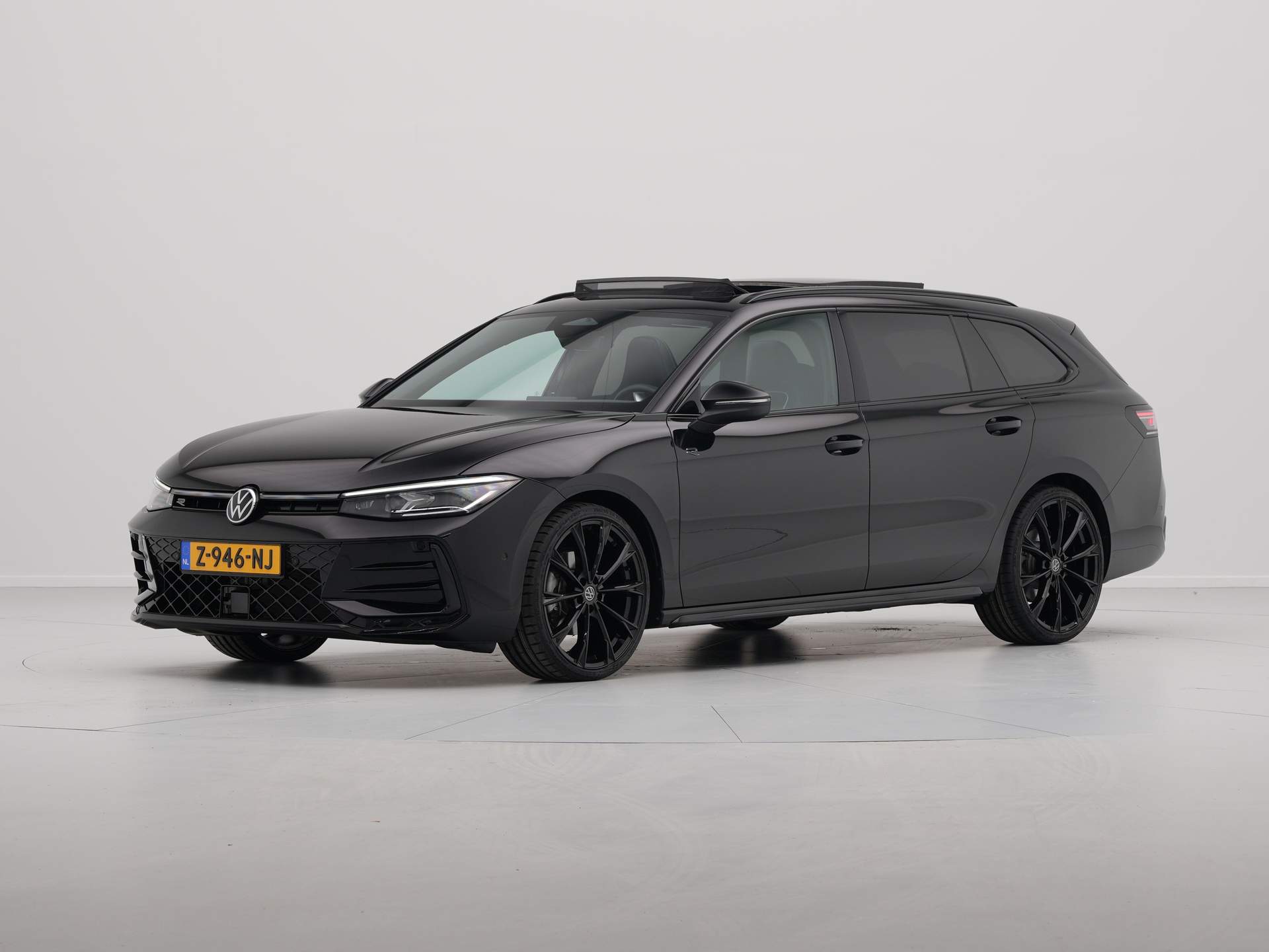 Volkswagen - Passat Variant 1.5 eTSI 150pk DSG R Line BlackStyle - 2024